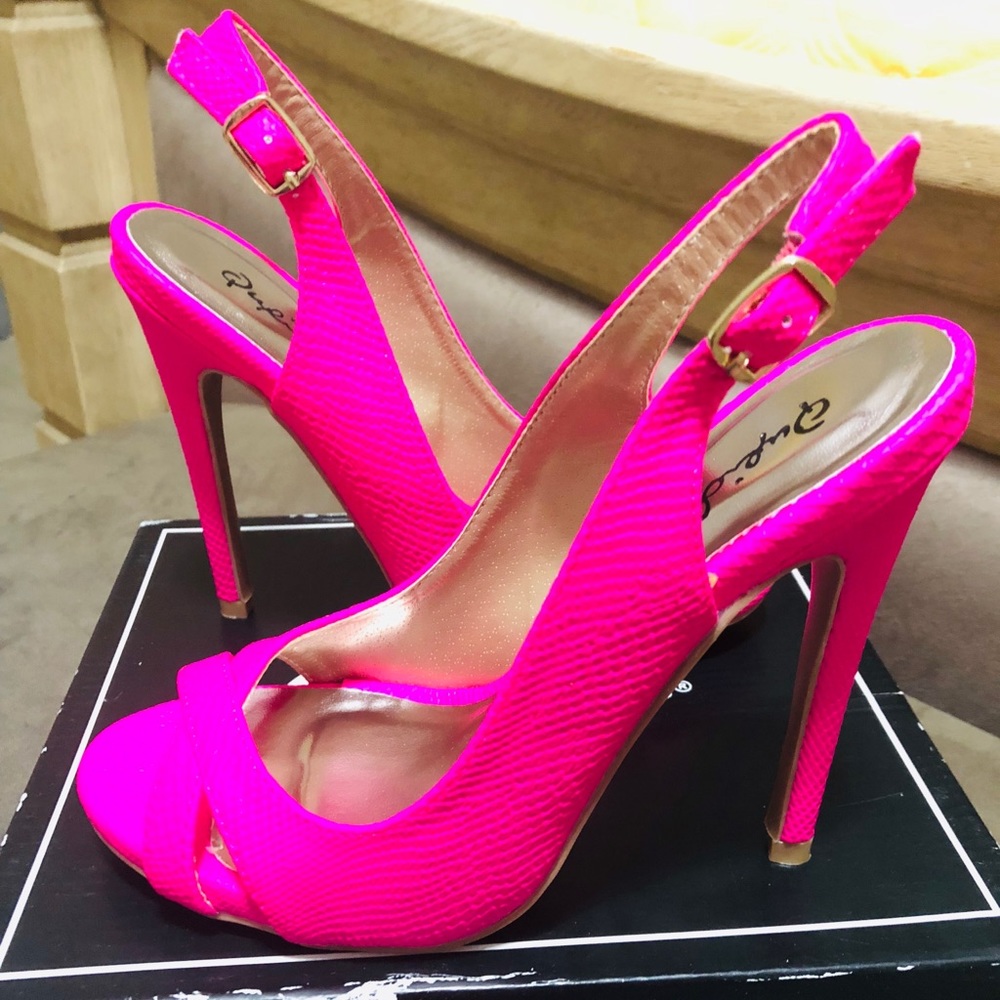 👠 Qupid Neon Pink Snakeskin Print Slingback Heels